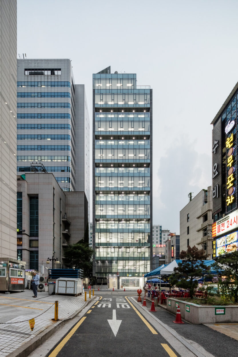 스트레스타워 도로입면