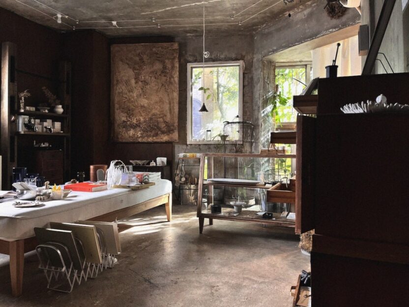 무용하고 아름다운 사물들, 편집숍 큐(Kew) 1 1