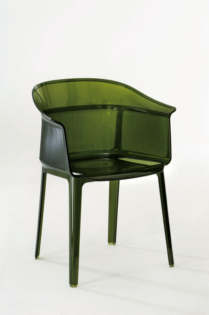 혁신을 거듭한 플라스틱 가구의 원조 카르텔 10 130113000008039 O