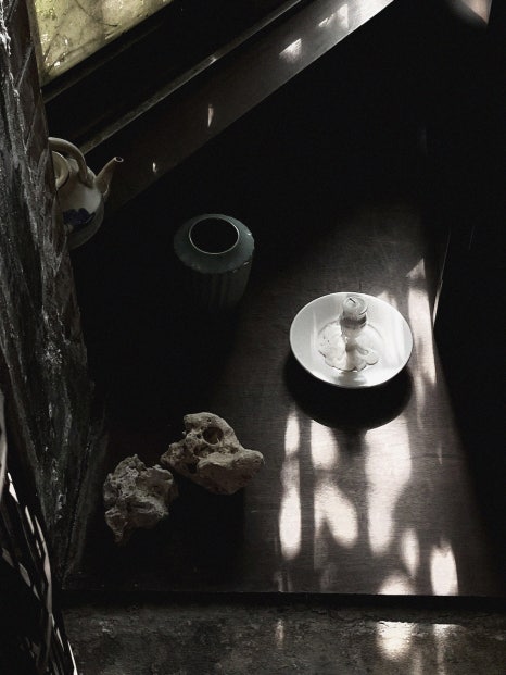 무용하고 아름다운 사물들, 편집숍 큐(Kew) 14 14 5