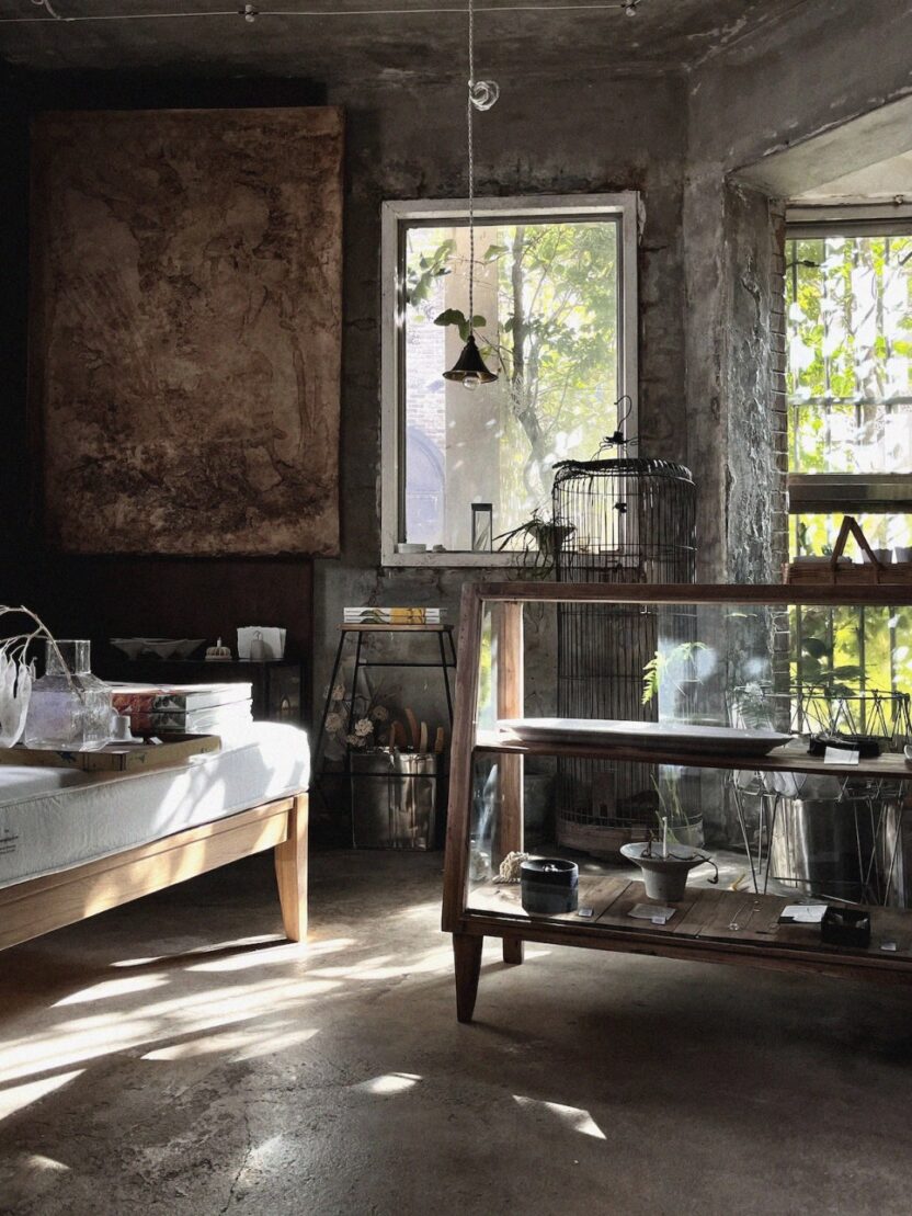 무용하고 아름다운 사물들, 편집숍 큐(Kew) 4 4 11