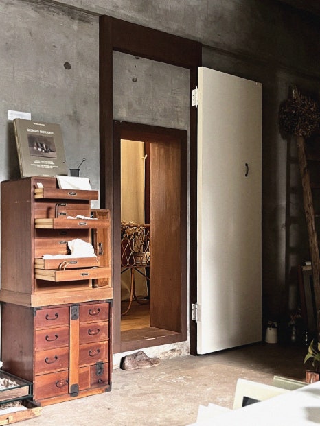 무용하고 아름다운 사물들, 편집숍 큐(Kew) 6 5 11