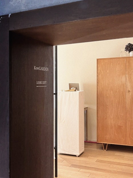 무용하고 아름다운 사물들, 편집숍 큐(Kew) 7 7 10