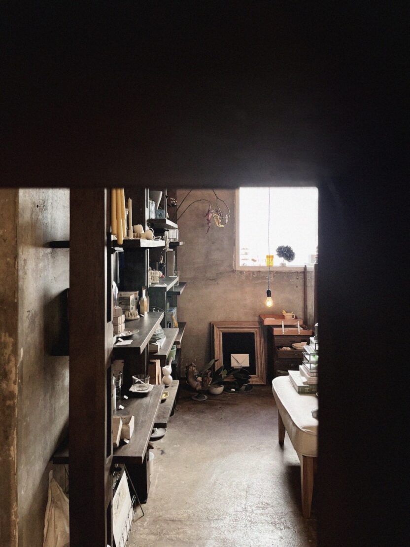 무용하고 아름다운 사물들, 편집숍 큐(Kew) 8 8