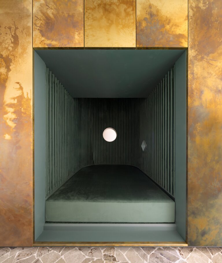 관습을 깬 실내 디자인, Golden Box 18 관습을 깬 실내 디자인, Golden Box