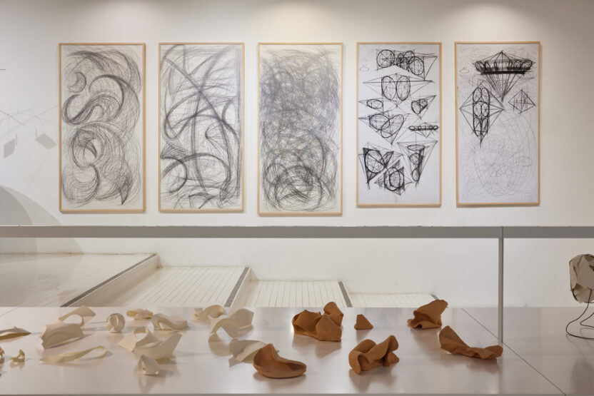 손을 뻗어 움켜쥔 디자인의 미래,〈디자이너스 런웨이〉전 3 KakaoTalk 20241213 090936225 03