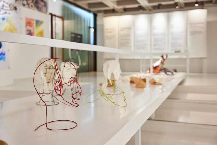 손을 뻗어 움켜쥔 디자인의 미래,〈디자이너스 런웨이〉전 4 KakaoTalk 20241213 090936225 13