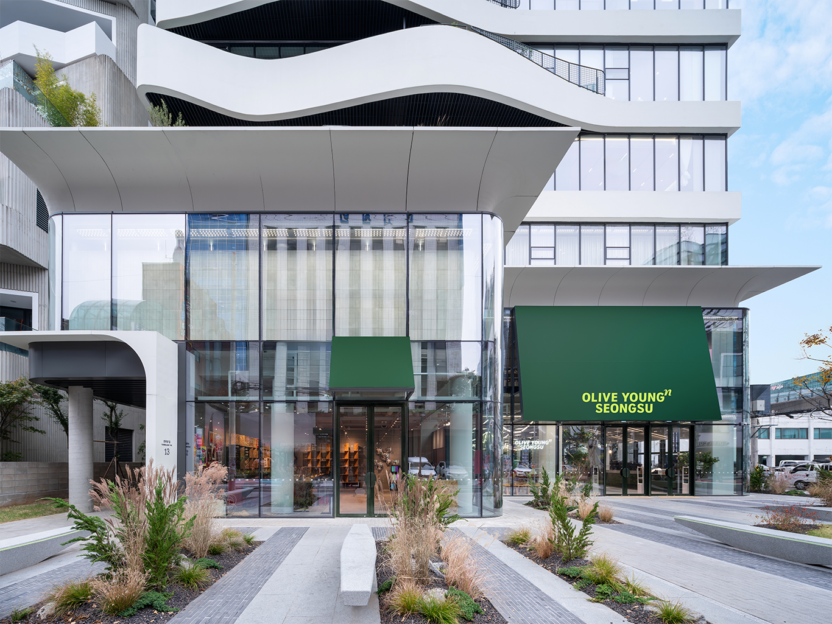 일상 속 트렌드 관측소, 올리브영N 성수 1 OY SSN 202411 1003 2