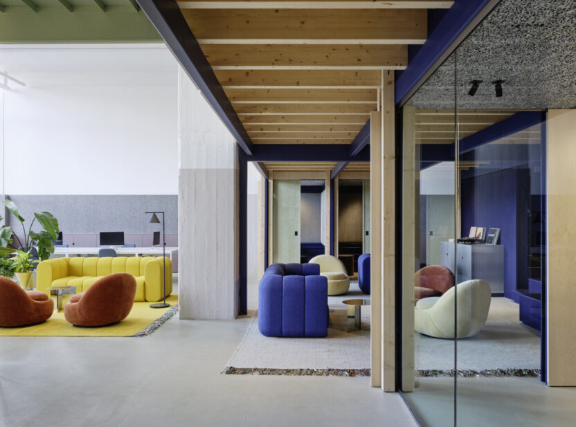 윌리웡카의 초콜릿 공장이 떠오르는 개성 있는 유럽 오피스 5 relaxound office Ester Brukus Architekten 1