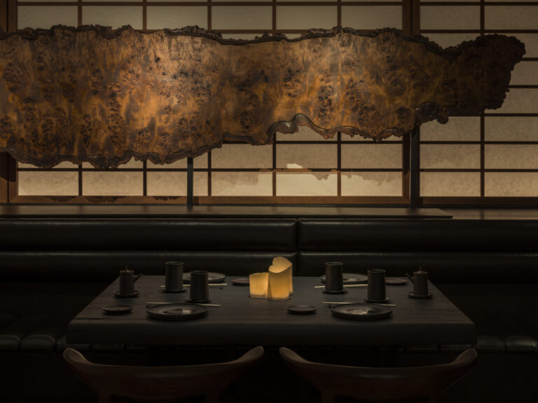 새 모습으로 탈바꿈한 '생 로랑 리브 드와이트 파리' 18 새 모습으로 탈바꿈한 ‘생 로랑 리브 드와이트 파리’