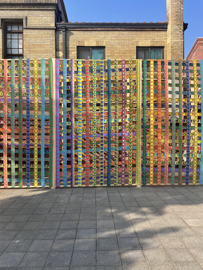 문 앞을 서성이는 모든 이를 맞이하는, 복도 5 20250205 085708