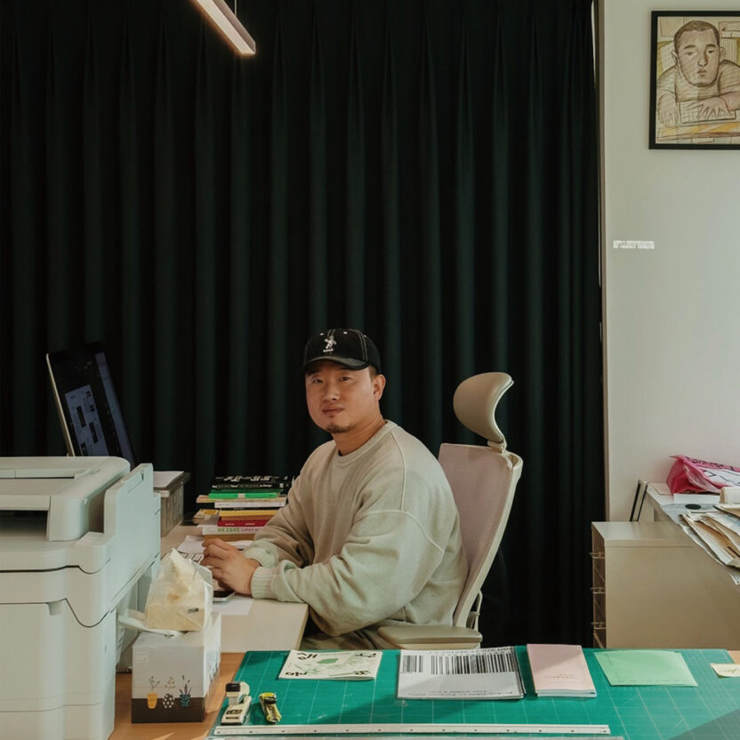 문 앞을 서성이는 모든 이를 맞이하는, 복도 6 20250205 091501