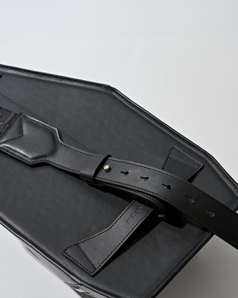 CDR이 선보인 가방 브랜드, 메타포릭 4 20250220 085836 1