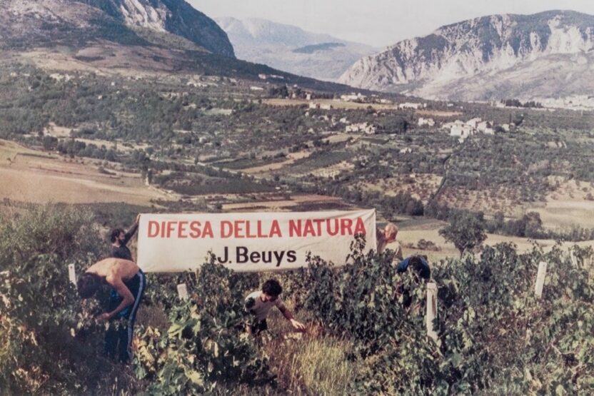 〈Frieze LA 2025〉와 함께 놓치지 말아야 할 전시는? 4 beuys exhibition page hero 1500x1000.png copy 1000x