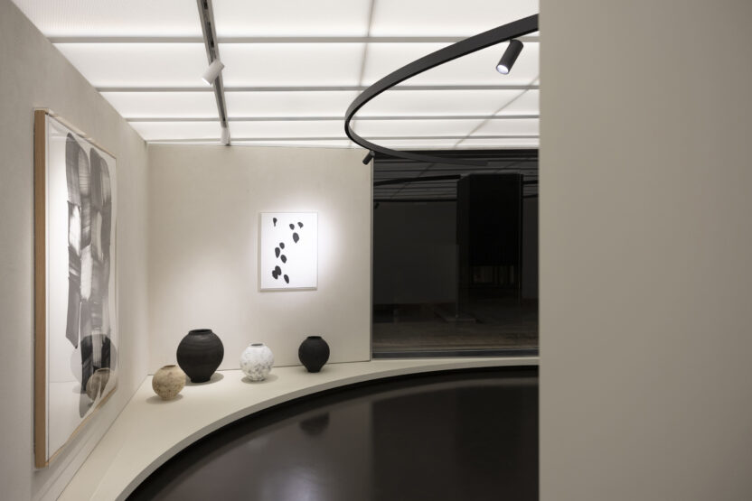 보이지 않는 선, 공간이 만드는 흐름 8 10 MASS GALLERY