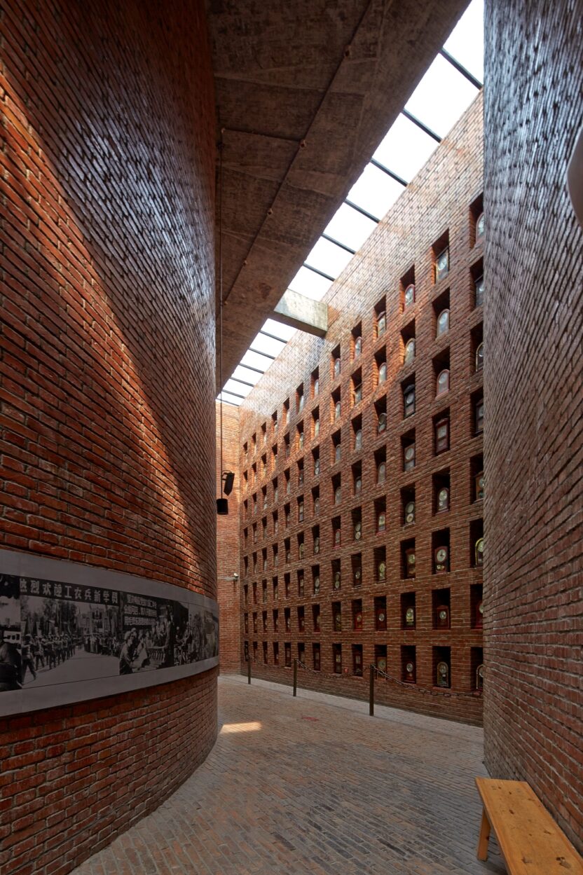 2025 프리츠커 건축상 수상자, 리우 지아쿤 18 resize Museum of Cultural Revolution Clocks 2