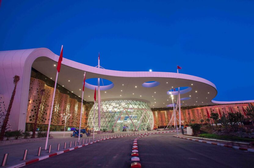 현대와 전통이 조화를 이루는 공항 디자인 13 19 5