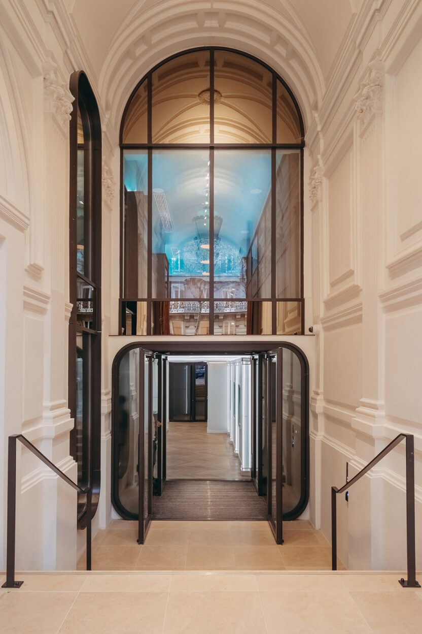 고급 호텔에서 영감을 얻은 공유 오피스, 쿼르크 2 2 5