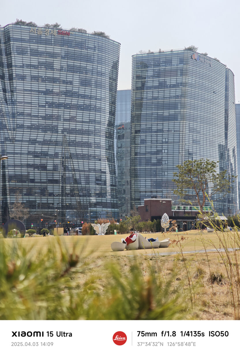 망원 카메라를 품은 스마트폰, 샤오미 15 울트라 6 20250408 072833