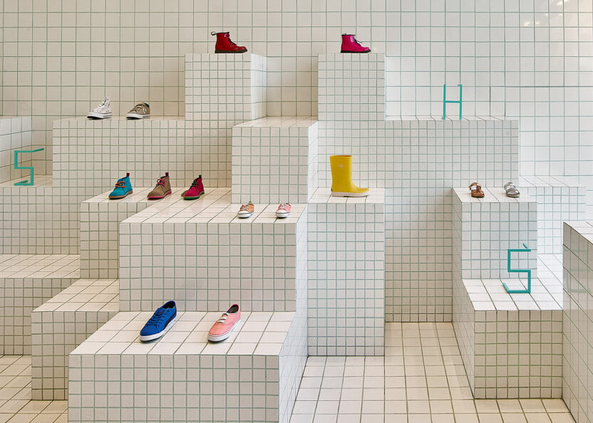 파란 몬스터가 있는 유쾌한 독일 어린이 치과 인테리어 6 Little Shoes Nabito Architects Dezeen 784 8 1
