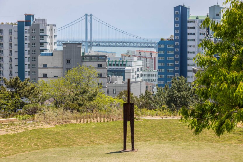 첫 번째 ‘퓨처 아트 어워드’의 주인공은? 아트부산 2025 총정리 11 20250514 021953
