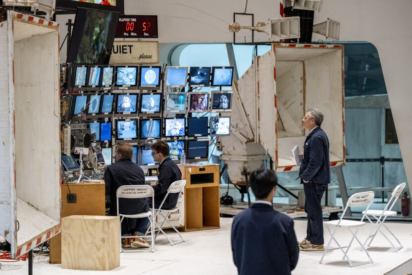 〈스페이스 프로그램: 무한대〉전 3 21. Photo Alex Wales jwpictures.com JZM3114