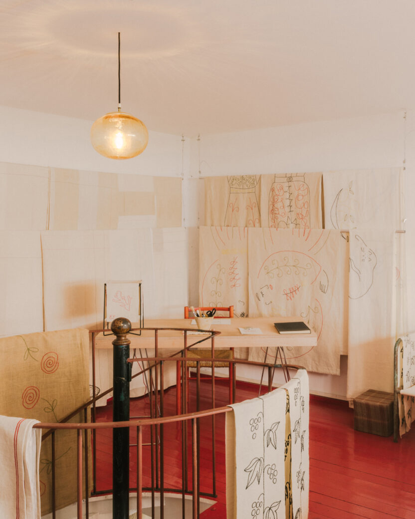 실과 바늘로 감정을 수놓는 텍스타일 아티스트, 사라 에스푀트 5 20250613 050831