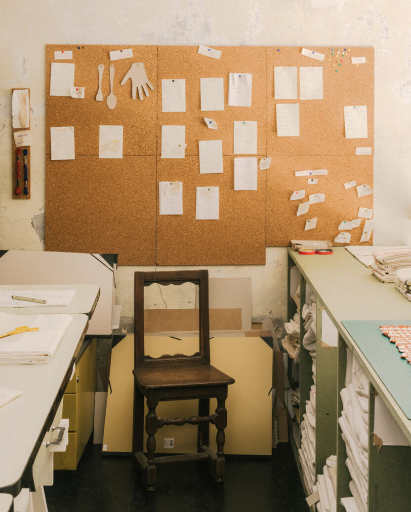 실과 바늘로 감정을 수놓는 텍스타일 아티스트, 사라 에스푀트 9 20250613 051514