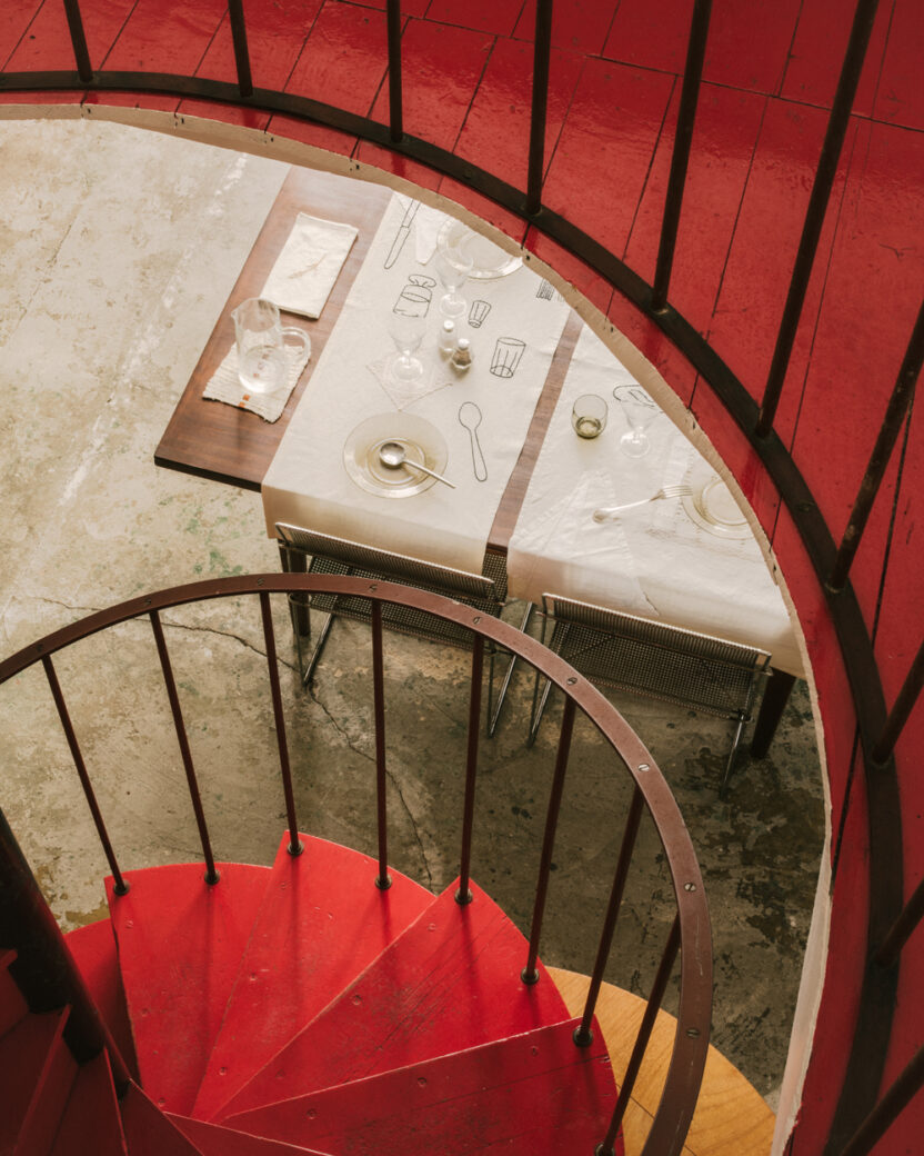 실과 바늘로 감정을 수놓는 텍스타일 아티스트, 사라 에스푀트 17 20250613 051847 1