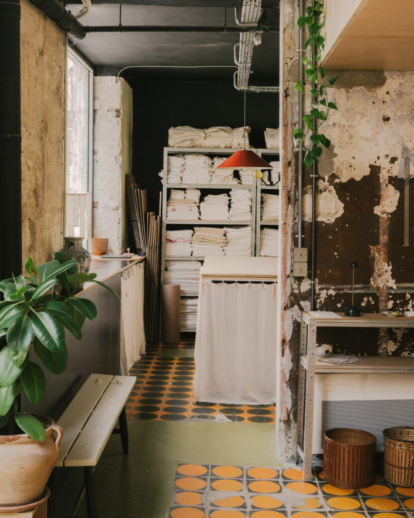 실과 바늘로 감정을 수놓는 텍스타일 아티스트, 사라 에스푀트 19 20250613 051938