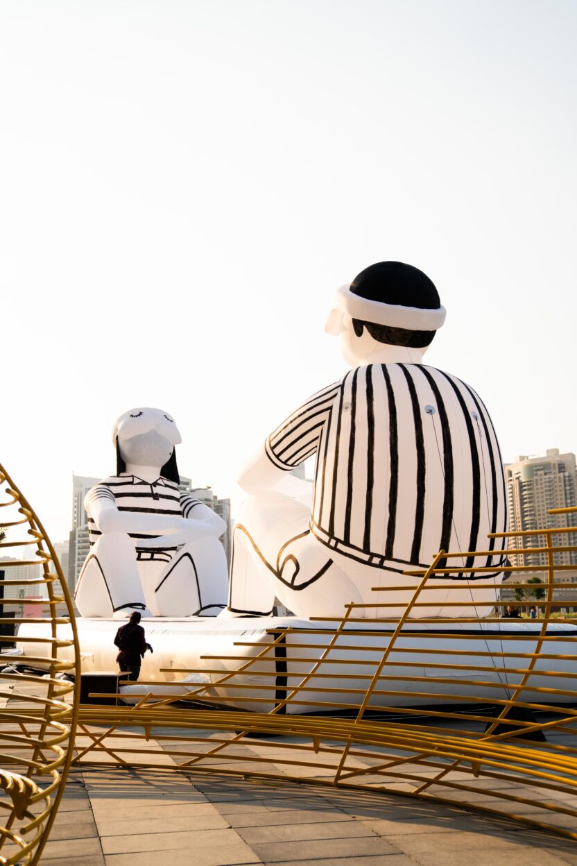 디자인으로 엮는 상생의 비전, 나타샤 카렐라 두바이 디자인 위크 디렉터 6 2023 Installations The Reality Check by Kapil Bhimekar