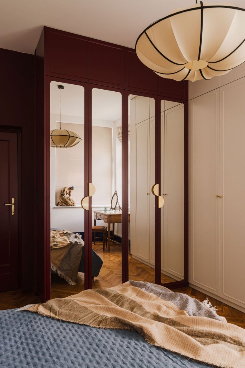 클래식한 공간에 대담한 개성과 위트를 더한 폴란드 아파트 12 imgi 23 13 in wonderland krakow apartment lessness studio photo zasoby studi