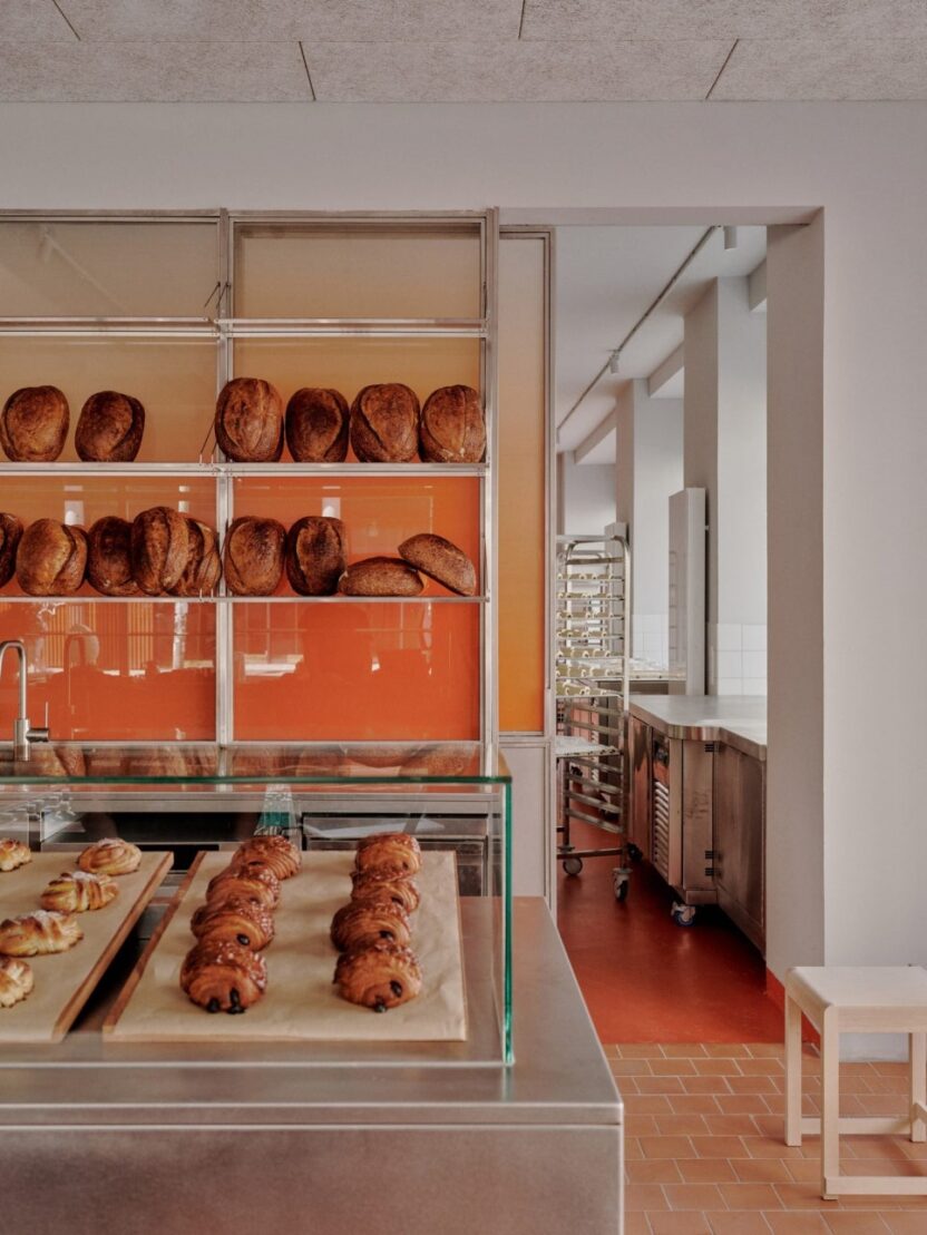 힙스터 감성으로 재해석한 독일의 카페와 베이커리 7 imgi 75 plantea estudio acid berlin bakery interiors dezeen 2364 col 6 scale
