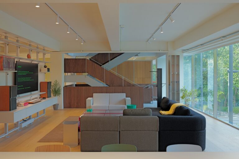 레어로우 청담 플래그십, 모듈의 확장을 실험하다