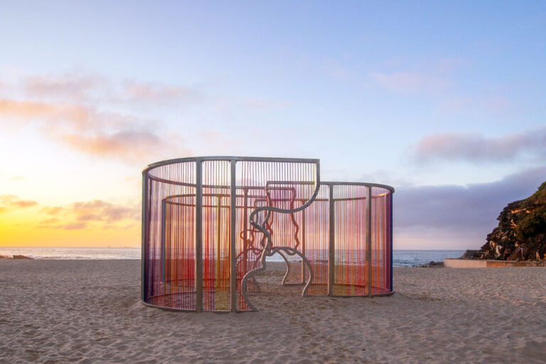 야외 조각 전시장으로 변신한 시드니의 바다