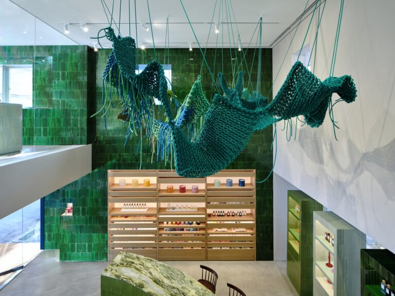 한옥 정원 품은 로에베 퍼퓸 성수 플래그십