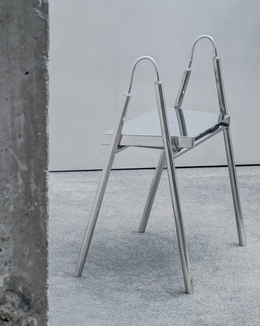 de goose chair 2Assist Chair