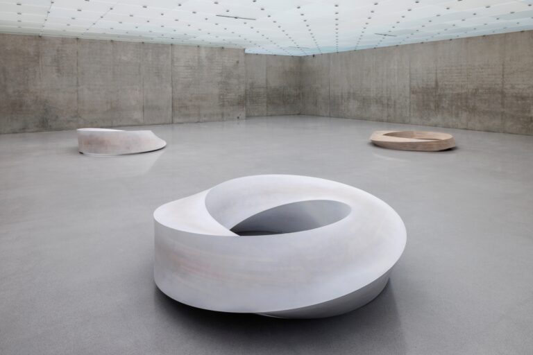 페터 춤토르 건축을 매개로 완성된 현대미술가의 전시