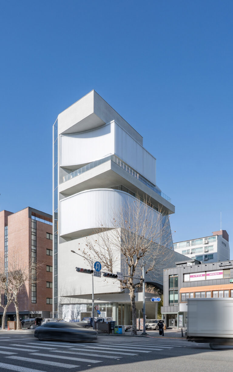 도시의 틈에 세운 수직 마을, 더한섬하우스 서울