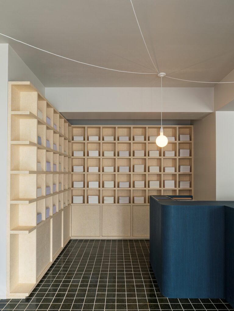 기록을 선물하는 문구점, 서촌 스물트론스텔레