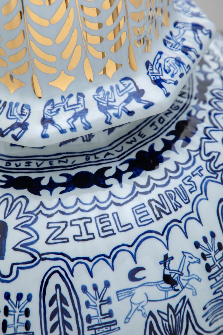 벽돌에서 타일로, 도시의 그래픽이 델프트 블루를 만날 때